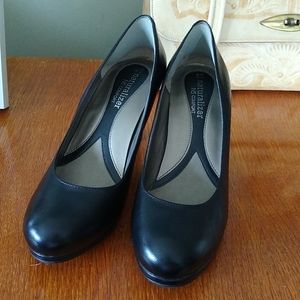 Naturalizer leather pumps